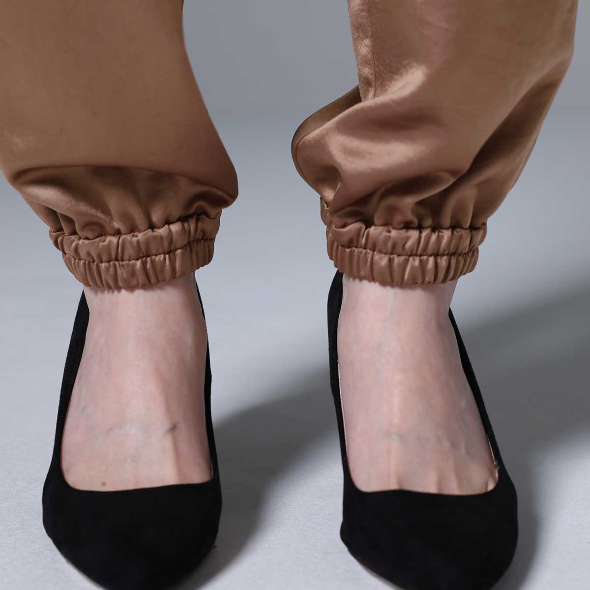 9月下旬~10月上旬お届け予定 F-PT-03「Vintage stretch satin」 Jogger pants
