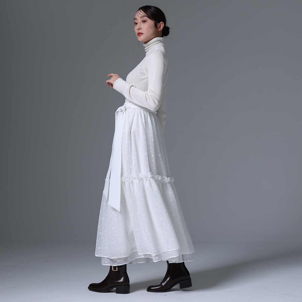 C-BL-83 Robin flower blouse WHITE