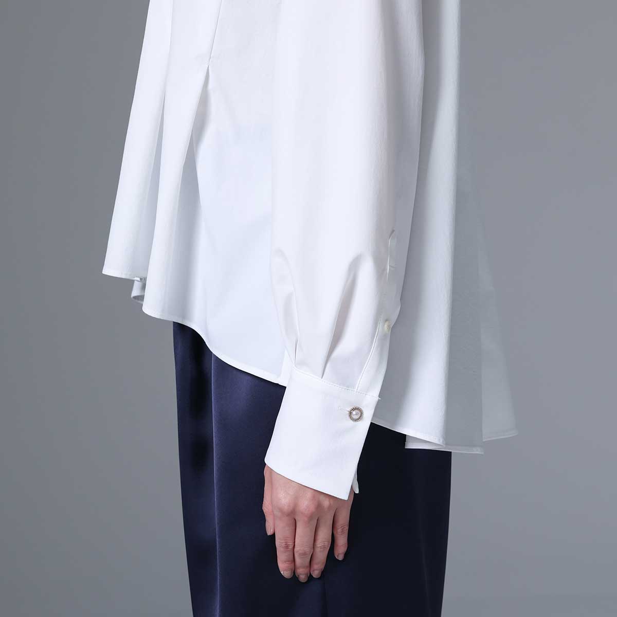 C-BL-83 Robin flower blouse WHITE