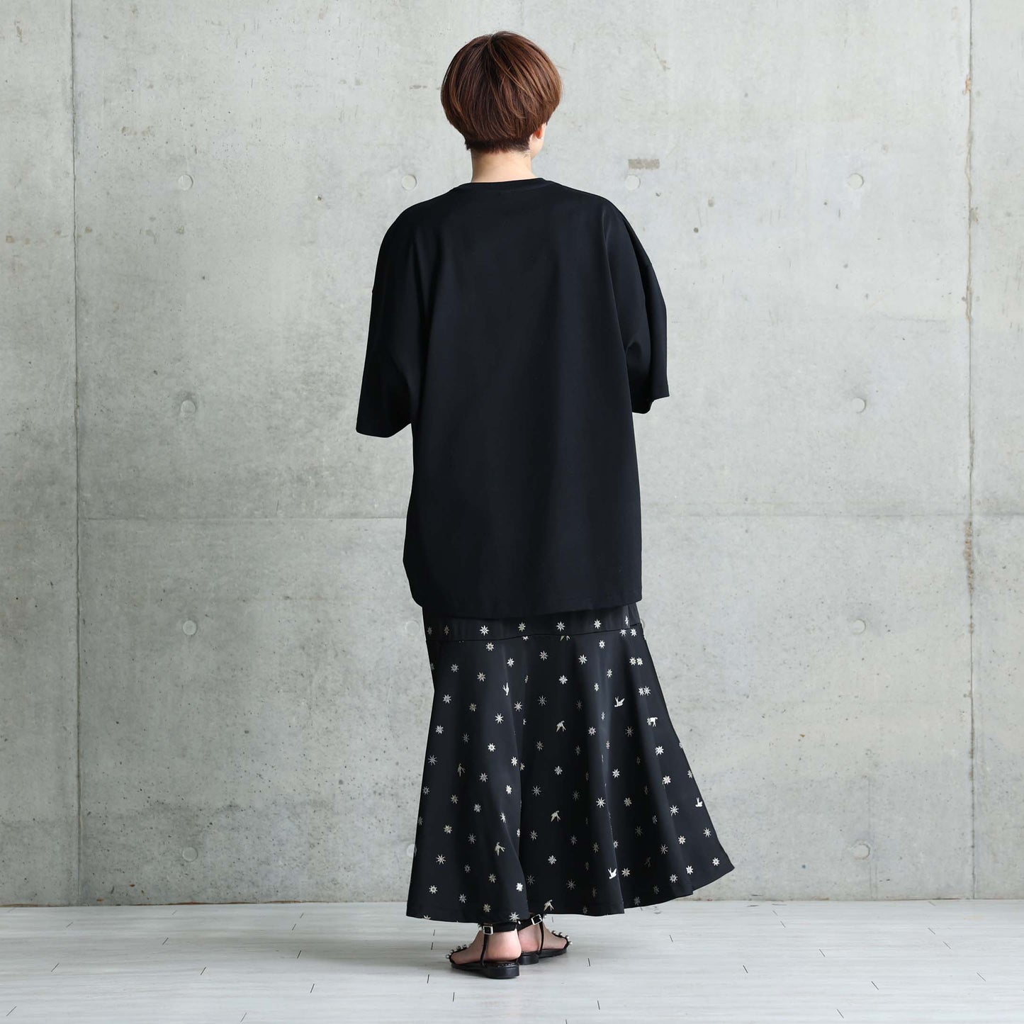 C-CS-84 Expected delivery date: mid to late May "Sweet & Bitter" LOGO Tee BLACK ×WHITE
