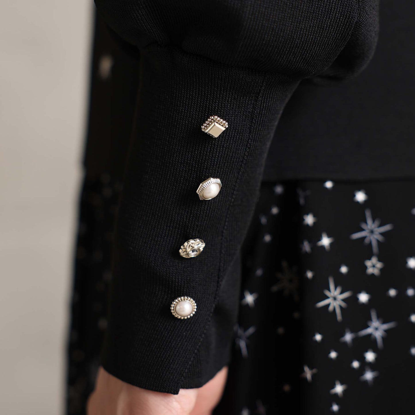 2026AW【10月下旬お届け予定】 F-KN-06C「Earring cuff」Crew-neck knit【全5色】