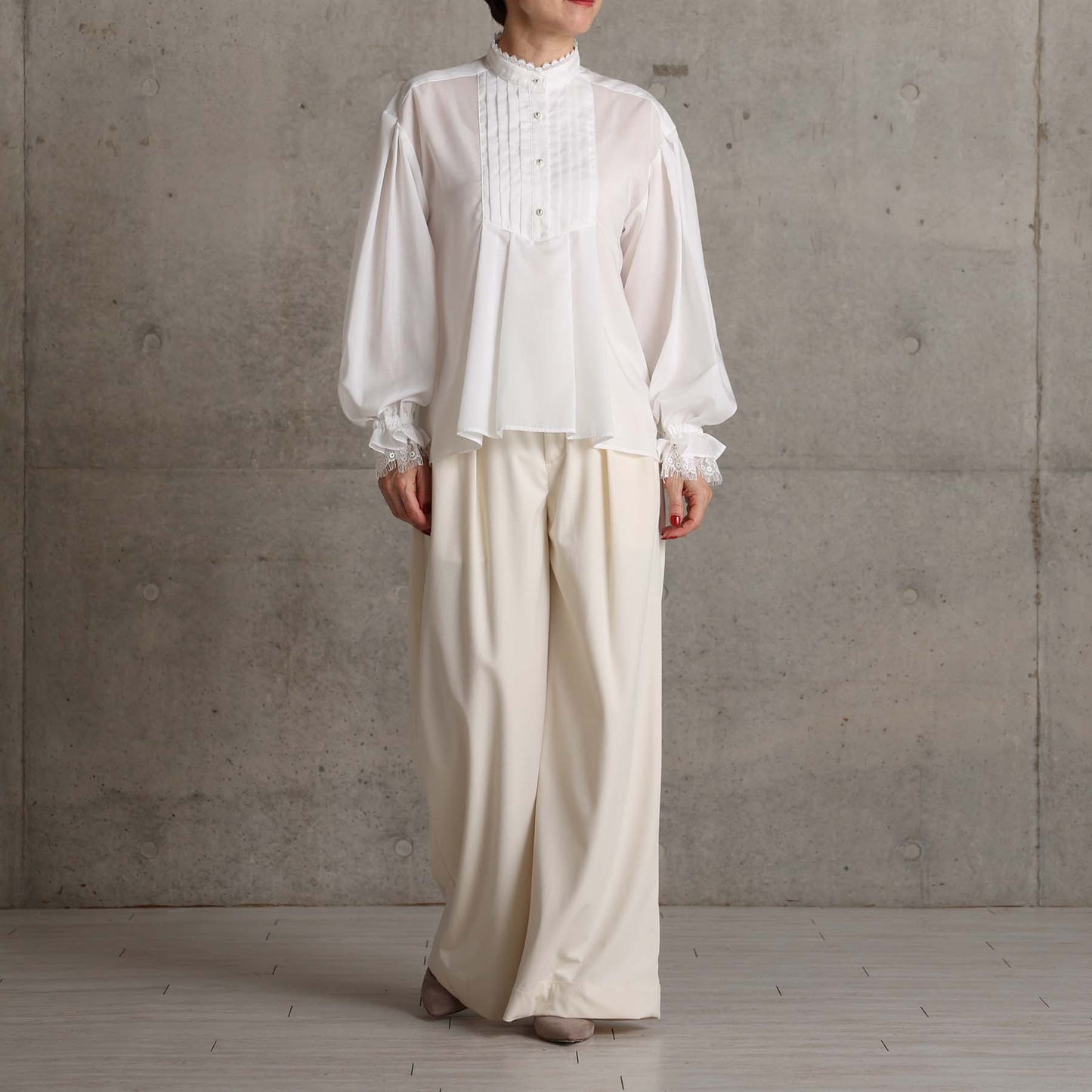 C-BL-83 Robin flower blouse WHITE