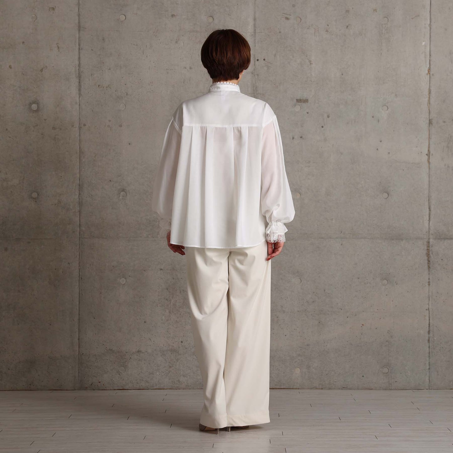 C-BL-83 Robin flower blouse WHITE