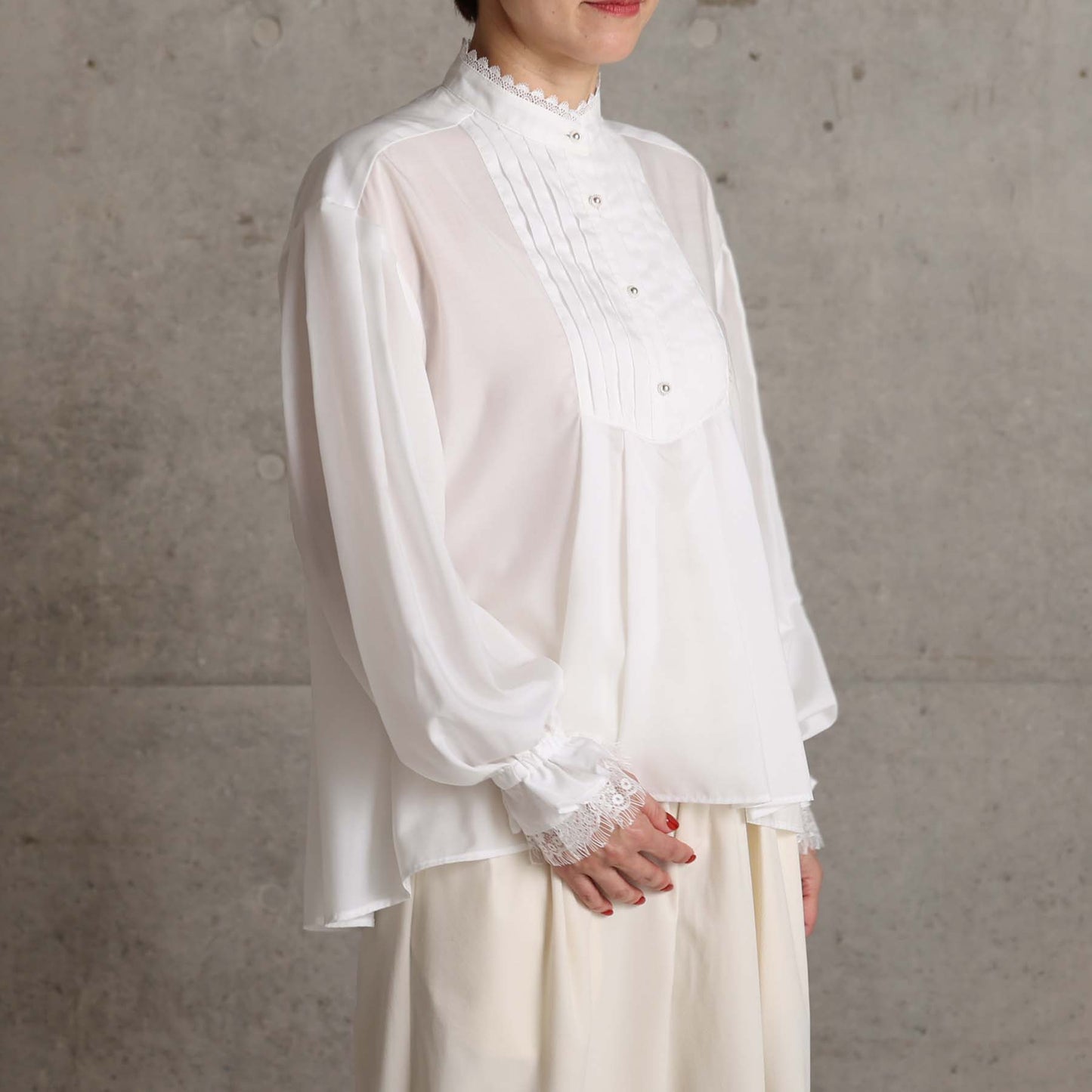 C-BL-83 Robin flower blouse WHITE