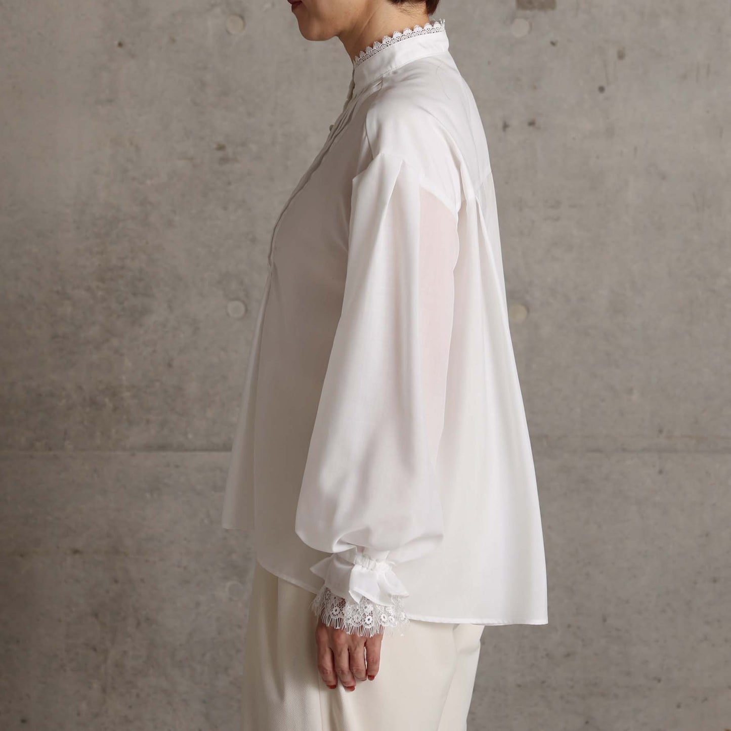 C-BL-83 Robin flower blouse WHITE