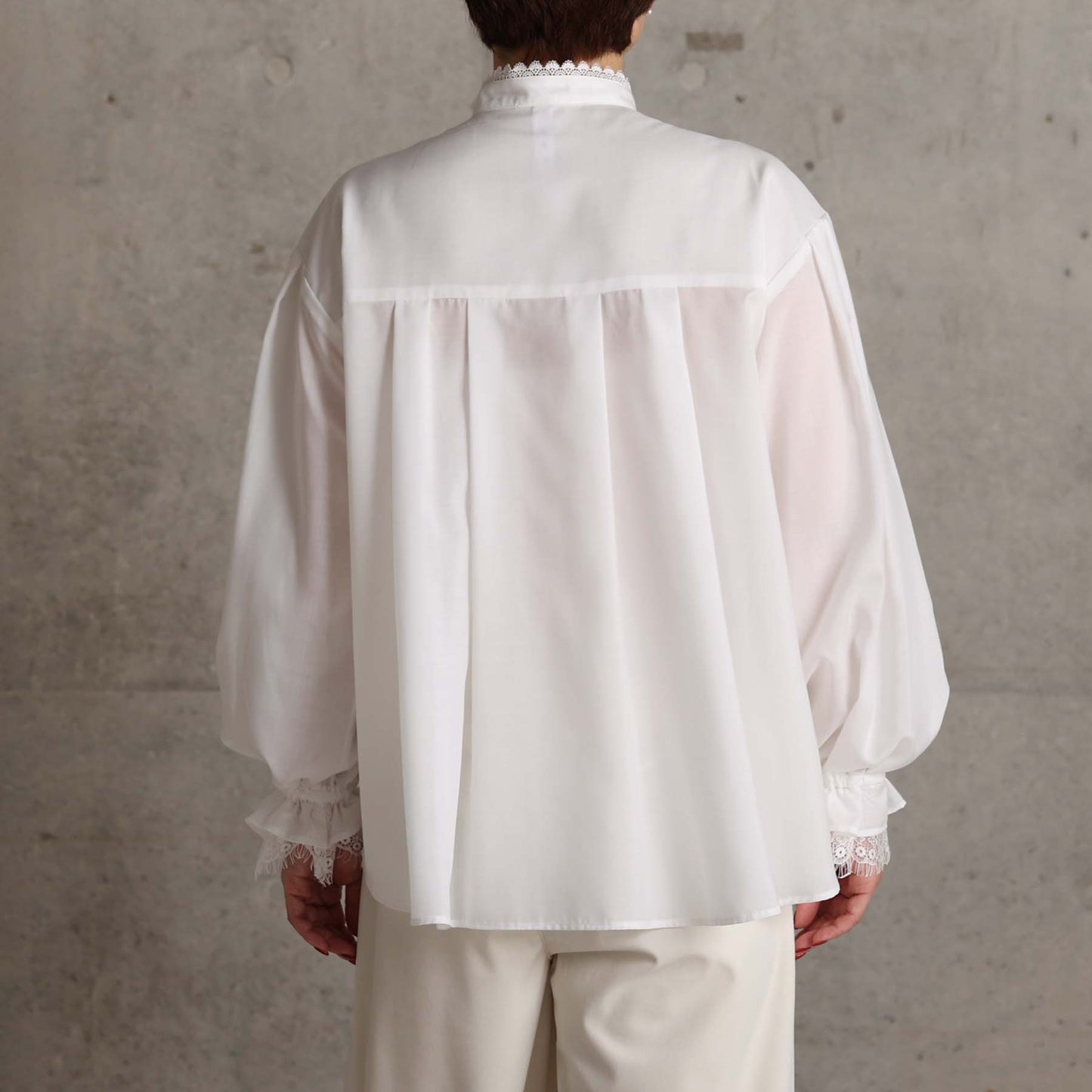 C-BL-83 Robin flower blouse WHITE
