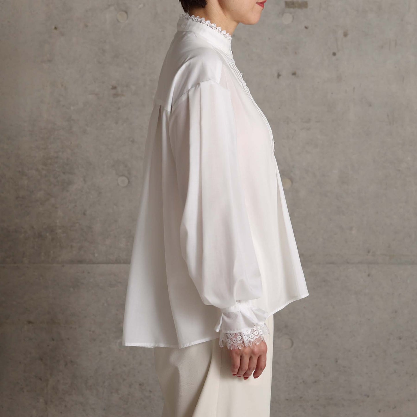 C-BL-83 Robin flower blouse WHITE