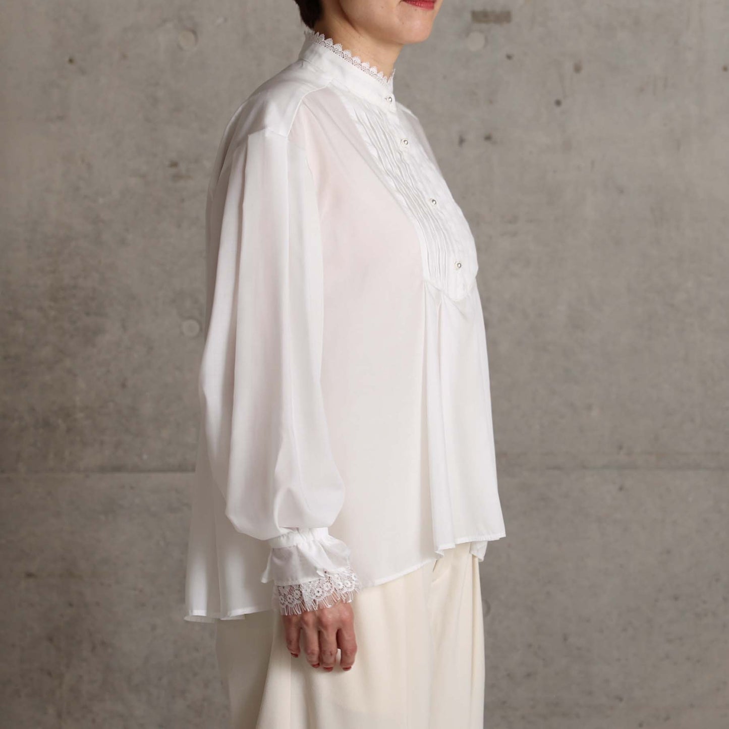 C-BL-83 Robin flower blouse WHITE