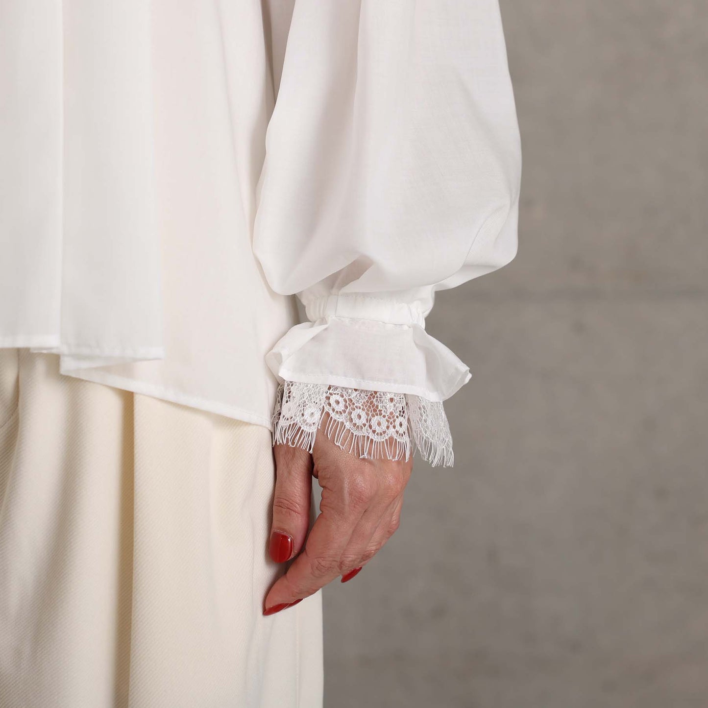 C-BL-83 Robin flower blouse WHITE