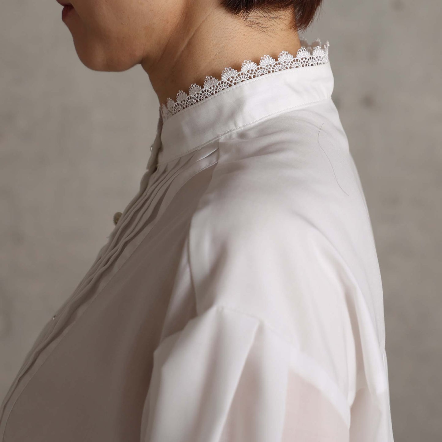 C-BL-83 Robin flower blouse WHITE