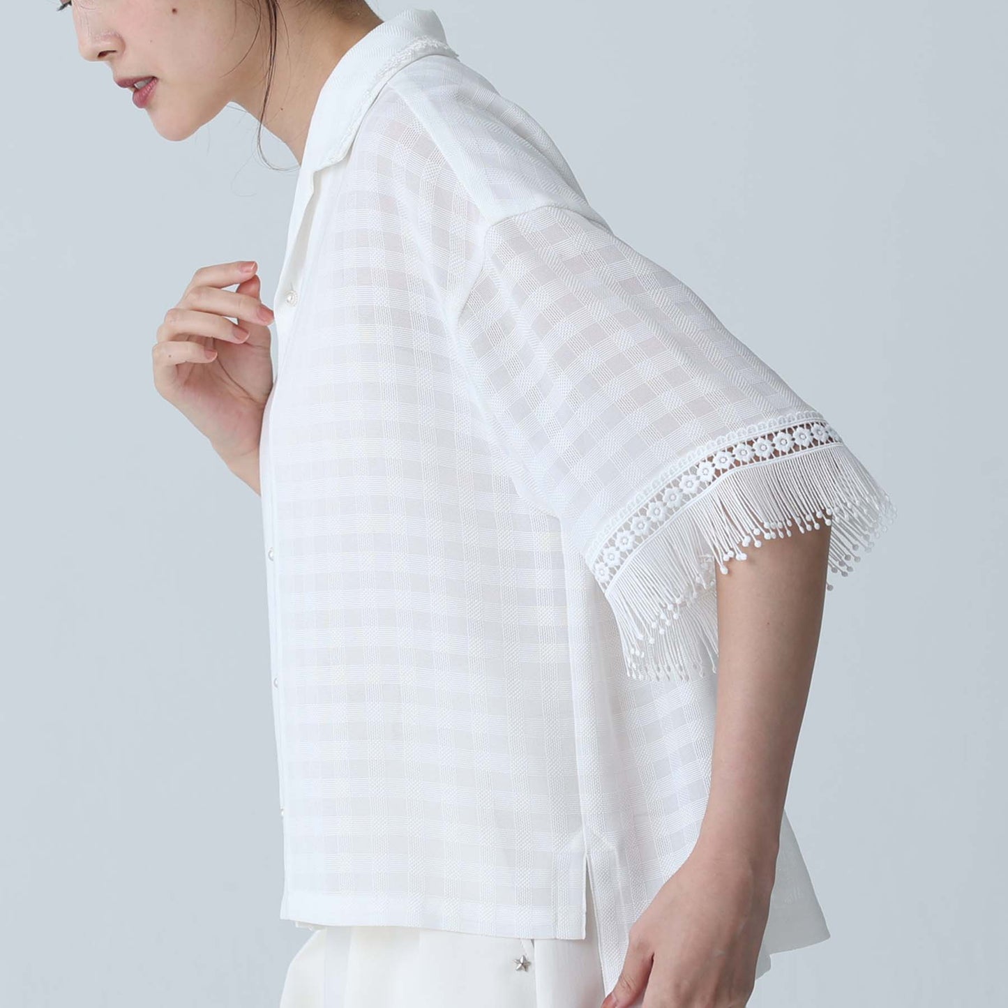 C-BL-83 Robin flower blouse WHITE