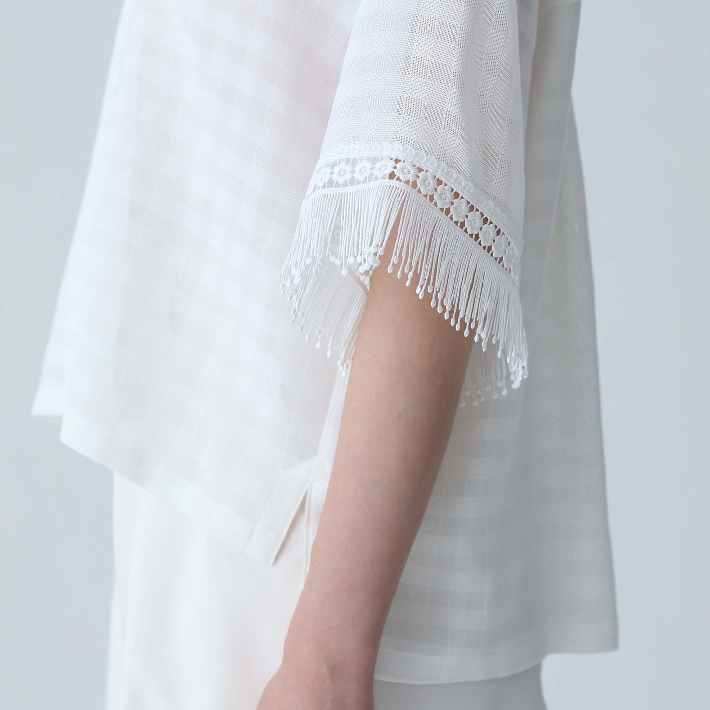 C-BL-83 Robin flower blouse WHITE