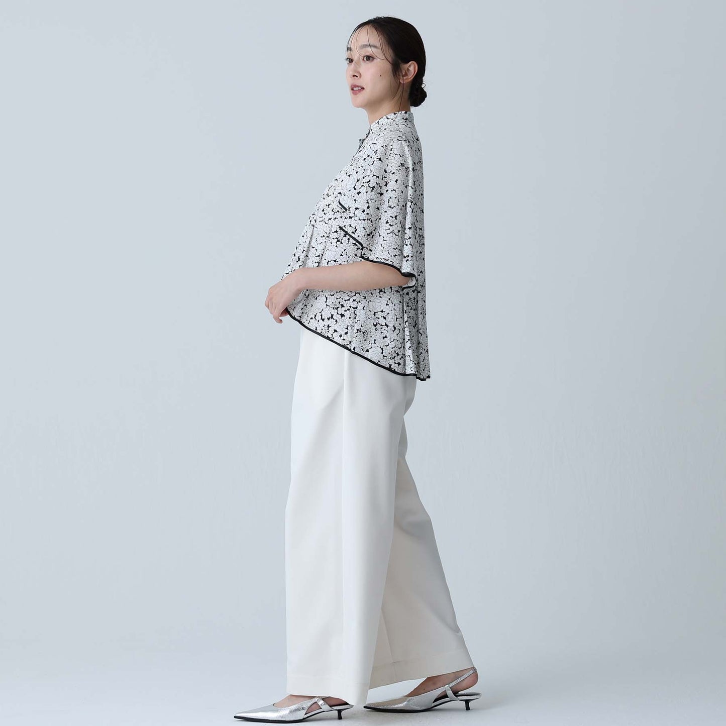 C-BL-83 Robin flower blouse WHITE