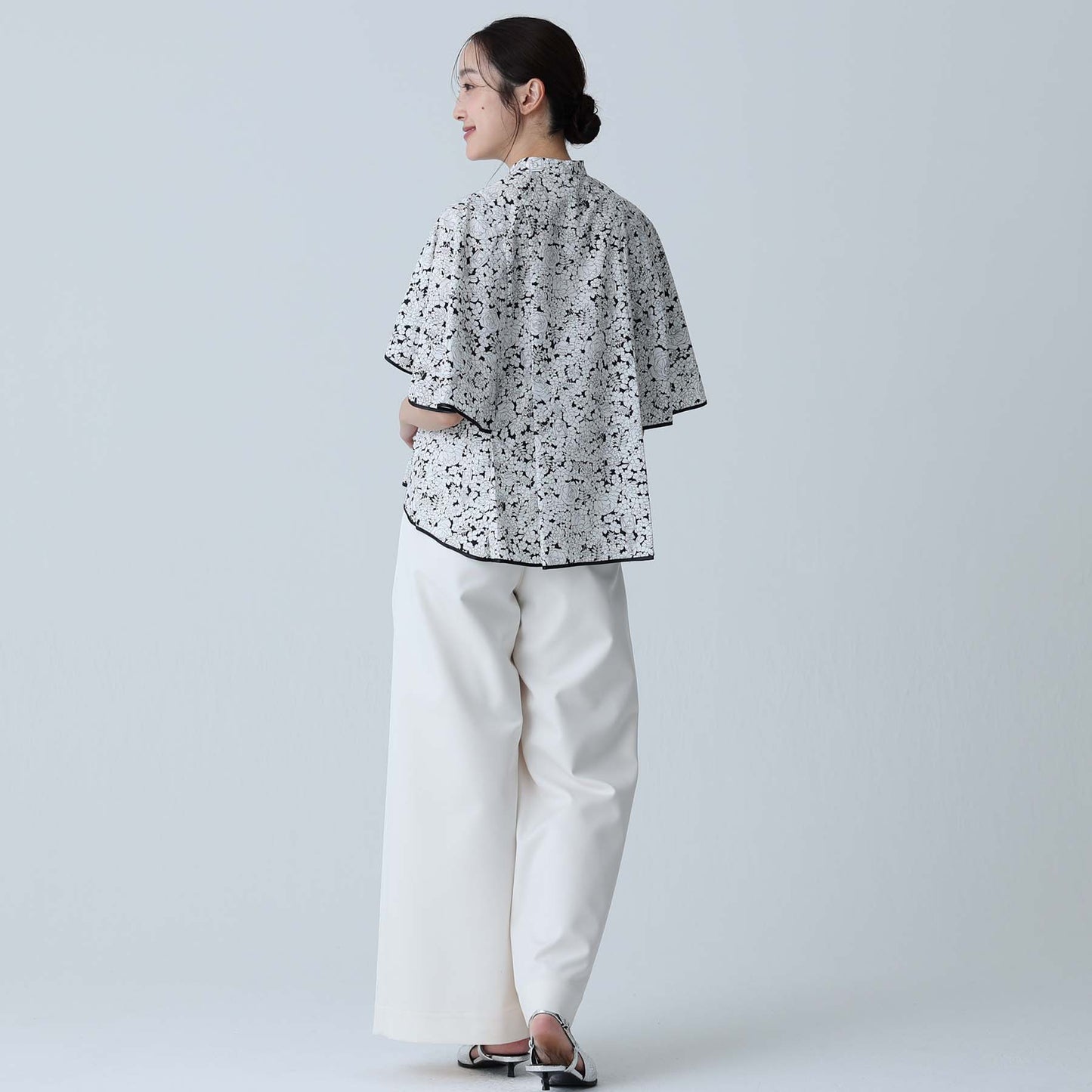 C-BL-83 Robin flower blouse WHITE