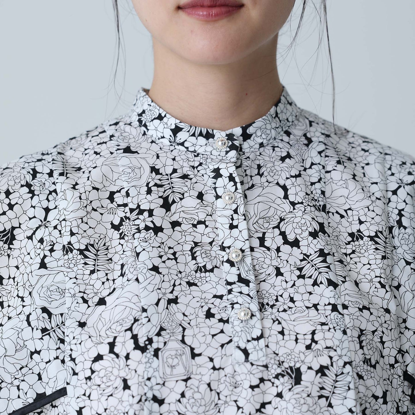 C-BL-83 Robin flower blouse WHITE