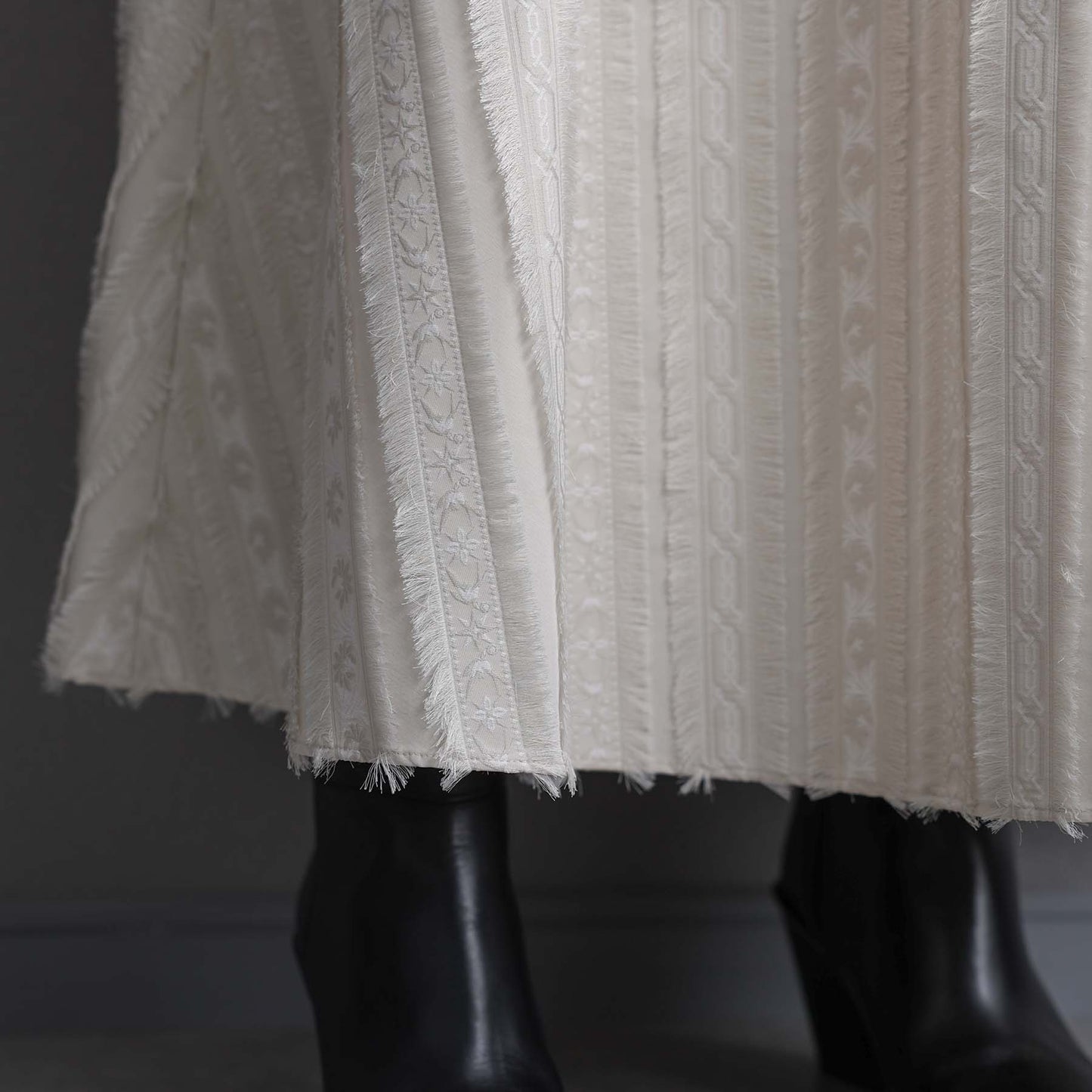 C-BL-83 知更鸟花衬衫 白色