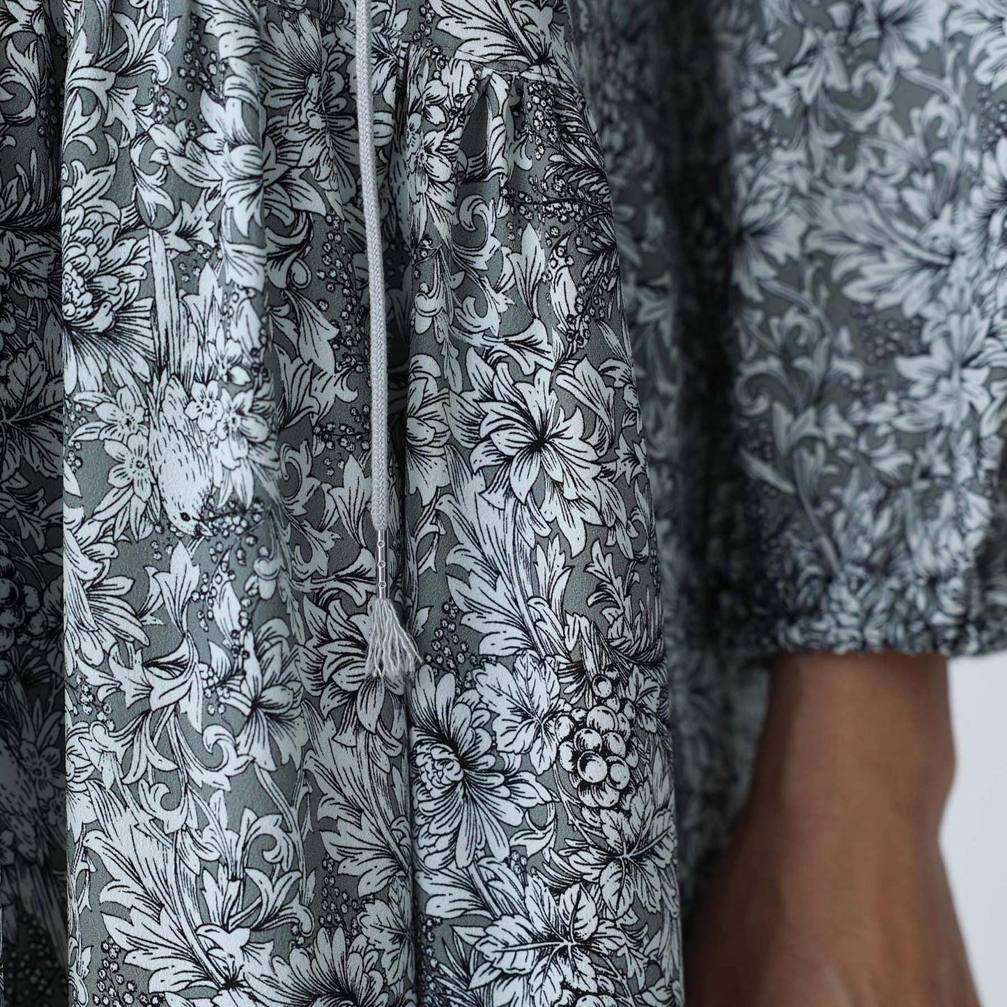 C-BL-83 Robin flower blouse WHITE