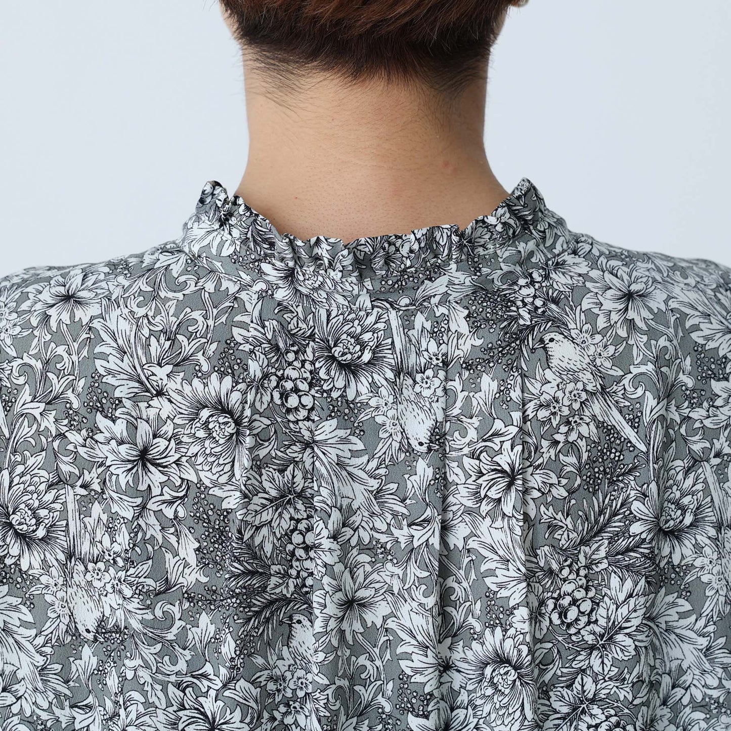 C-BL-83 Robin flower blouse WHITE